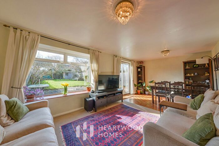 3 Bedroom Semi Detached House For Sale In Catham Close, St. Albans, AL1