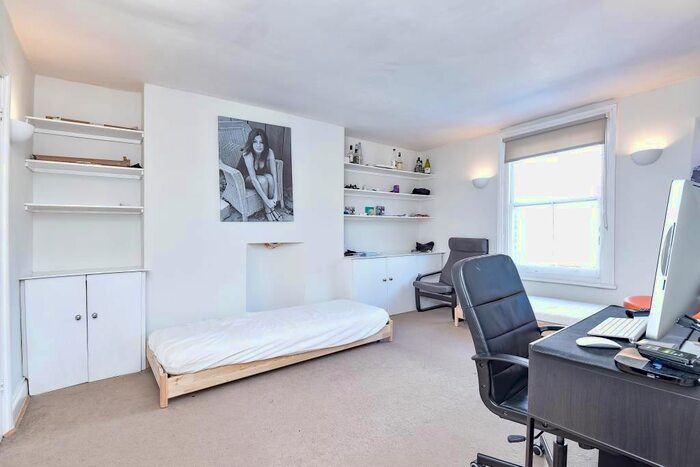 Maisonette To Rent In Richmond Hill, Surrey, TW10