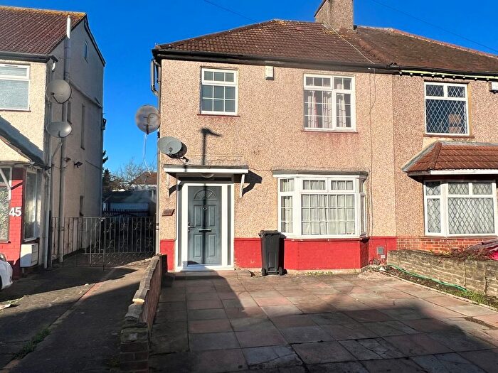 4 Bedroom Semi-Detached House To Rent In Ellington Road, Hounslow, TW3