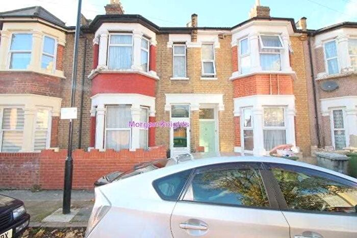 2 Bedroom Flat To Rent In Greenleaf Road, East Ham, E6