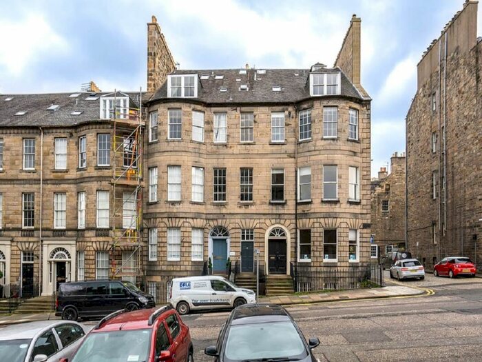 4 Bedroom Flat To Rent In North Castle Street, City Centre, Edinburgh, EH2