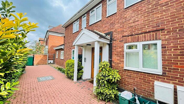 2 Bedroom Flat To Rent In Worple Road, London, SW19