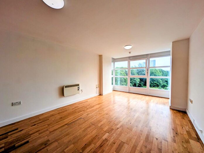 2 Bedroom House To Rent In Freshfields, Manchester, M40