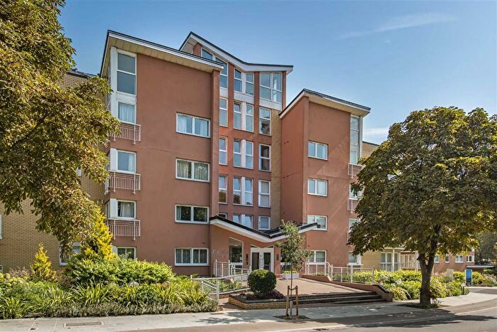 2 Bedroom Flat For Sale In Twickenham Road, Teddington, TW11