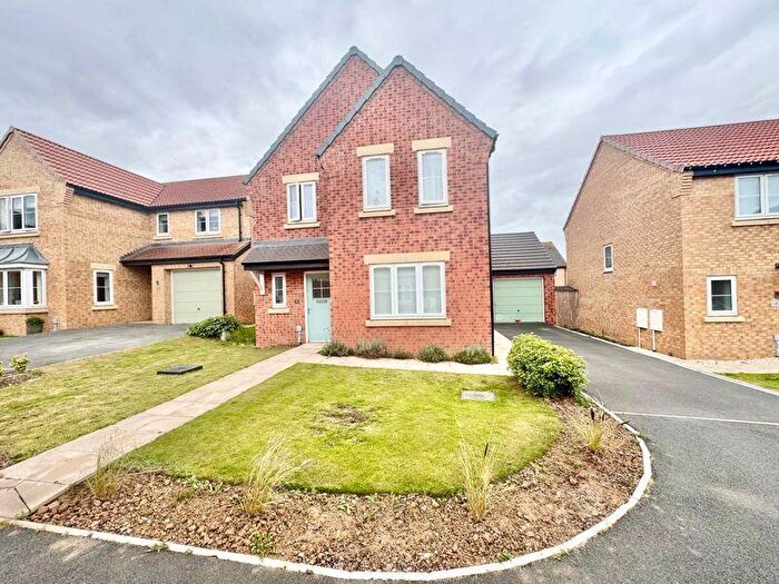 4 Bedroom Detached House For Sale In Walnut Close, Tennyson Fields, Louth, LN11