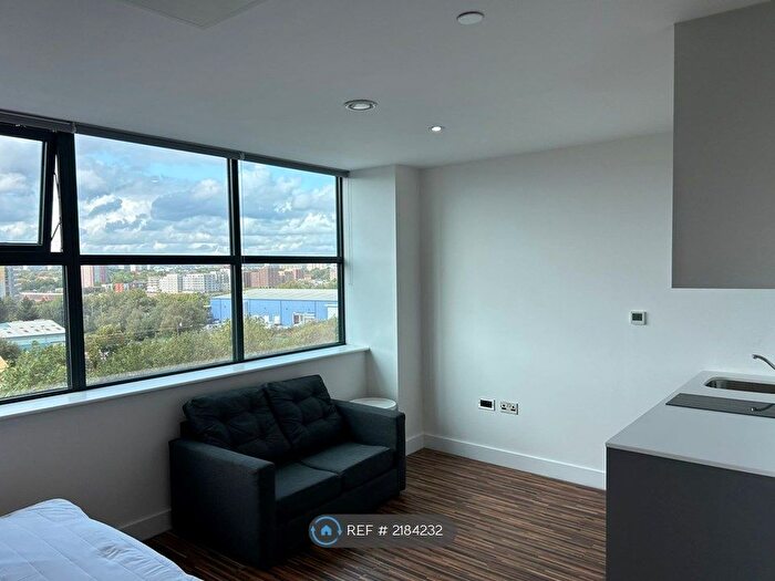 1 Bedroom Flat To Rent In Chester Road, Manchester, M16