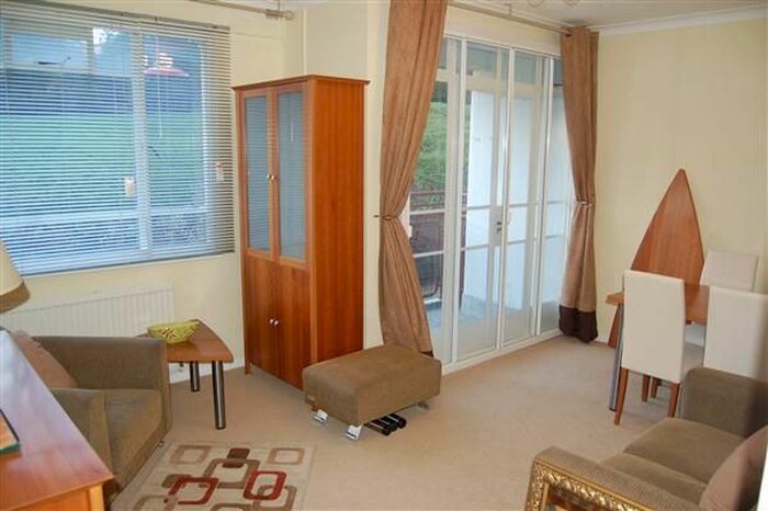 2 Bedroom Flat To Rent In Ambleside, Albert Drive, Southfields, SW19