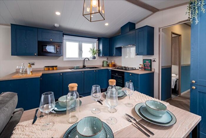 2 Bedroom Caravan For Sale In Clapham, Lancaster, LA2