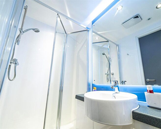 Studio To Rent In Calton Road, Edinburgh, EH8
