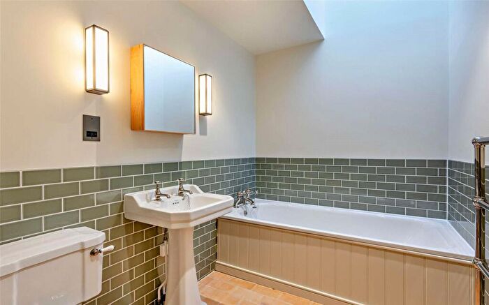 2 Bedroom Bungalow To Rent In Grantchester Road, Cambridge, CB3