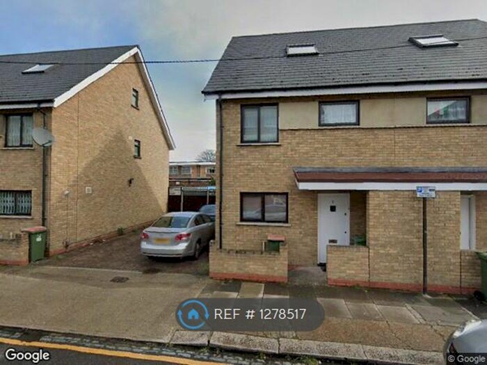 3 Bedroom Semi-Detached House To Rent In Dyson Road, London E15