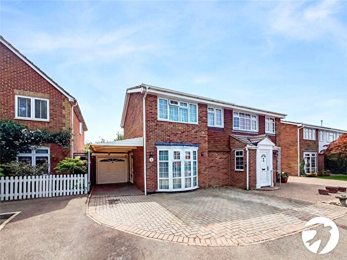 3 Bedroom Semi-Detached House For Sale In St. Johns Way, Rochester, Kent, ME1