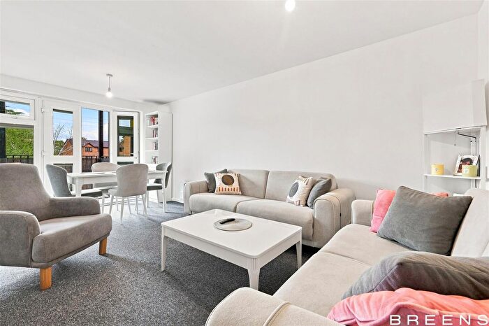 2 Bedroom Flat For Sale In Bradmore Court, Enstone Road, Enfield, EN3