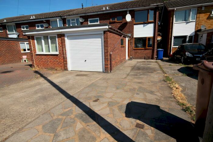 3 Bedroom End Of Terrace House To Rent In Byron Gardens, Tilbury, RM18