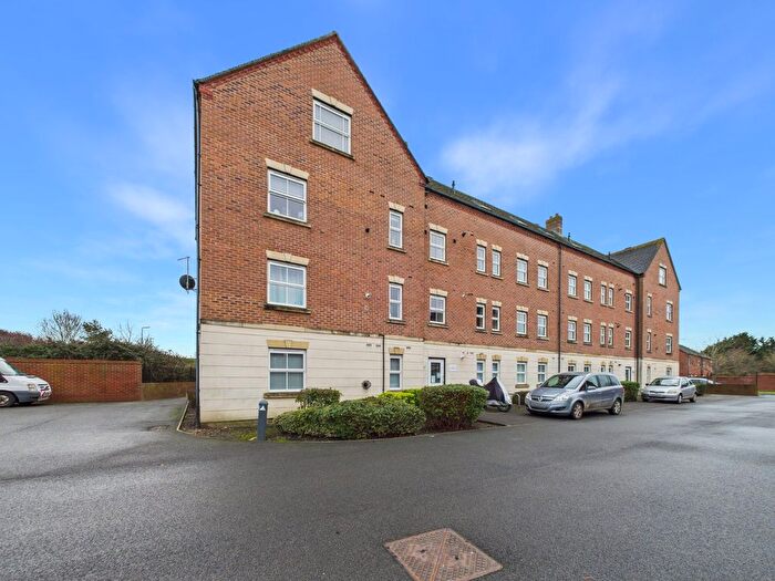 2 Bedroom Flat For Sale In James Meadow, Langley, Berkshire, SL3
