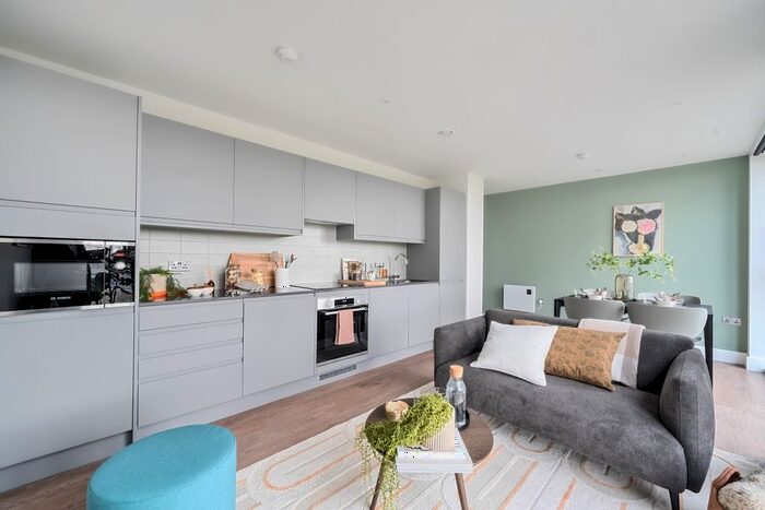 3 Bedroom Flat To Rent In Whitehall, Leeds, LS12