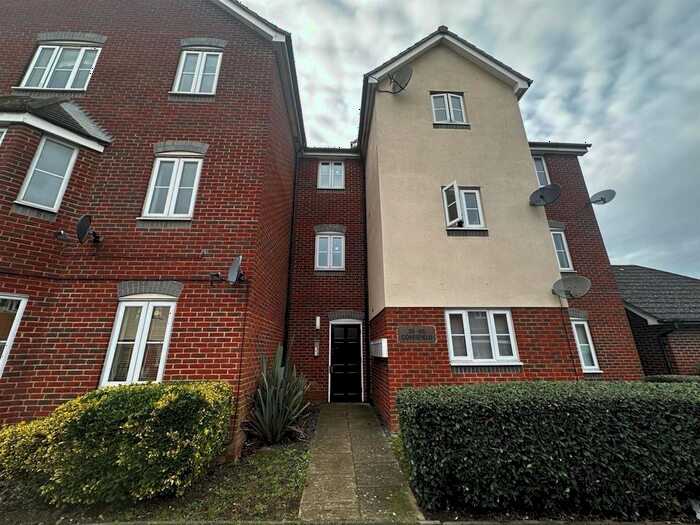 2 Bedroom Flat To Rent In Covesfield, Gravesend, Kent, DA11
