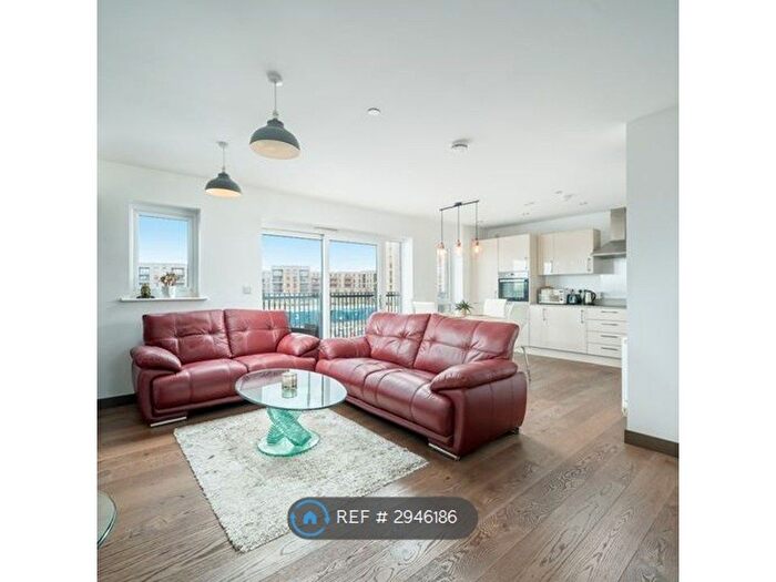2 Bedroom Flat To Rent In Sharleston Court, Barking, IG11