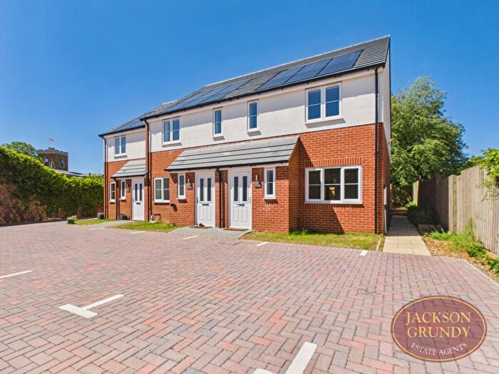 3 Bedroom End Of Terrace House For Sale In Balmoral Road, Queens Park, NN2