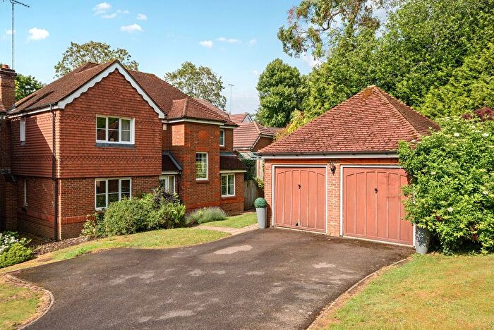4 Bedroom Detached House For Sale In Green Lane, Leatherhead, KT22