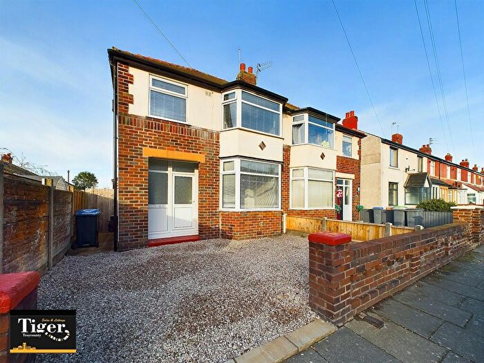 3 Bedroom Semi-Detached House For Sale In Willowbank Avenue, Blackpool, FY4