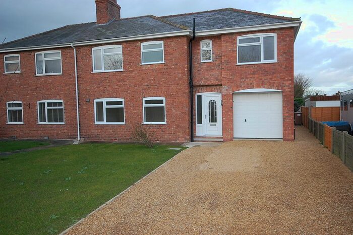 4 Bedroom Semi-Detached House To Rent In Howell Road, Heckington, NG34