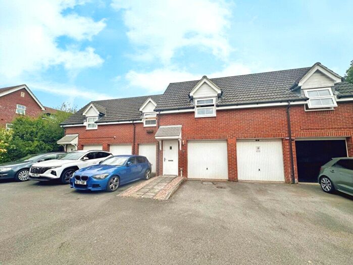 2 Bedroom Flat To Rent In Hansen Gardens, Hedge End, Southampton, SO30