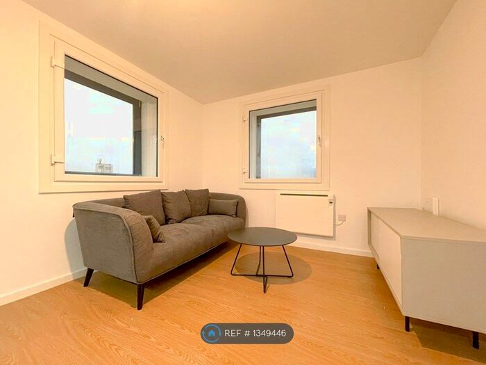 2 Bedroom Flat To Rent In Mandale House, Stockport, SK4