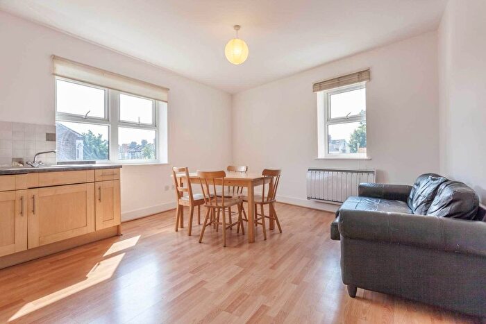 1 Bedroom Flat To Rent In Ridley Road, South Wimbledon, London, SW19