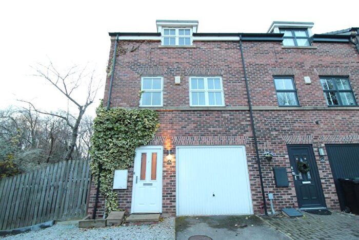 3 Bedroom End Of Terrace House For Sale In Beech Court, Leeds, LS14