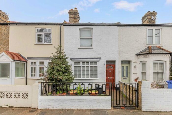 3 Bedroom Property To Rent In Lower Mortlake Road, Kew, Richmond, TW9