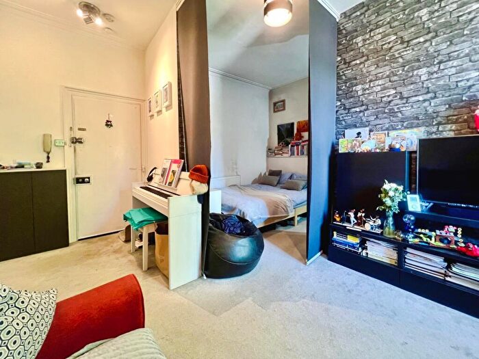 Studio For Sale In Upton Park, Slough, SL1