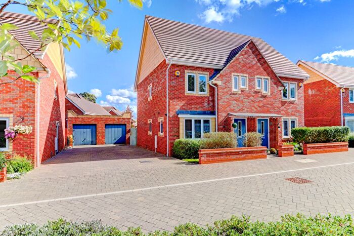 3 Bedroom Semi-detached House For Sale In Robertson Place, High Wycombe, Buckinghamshire, HP11