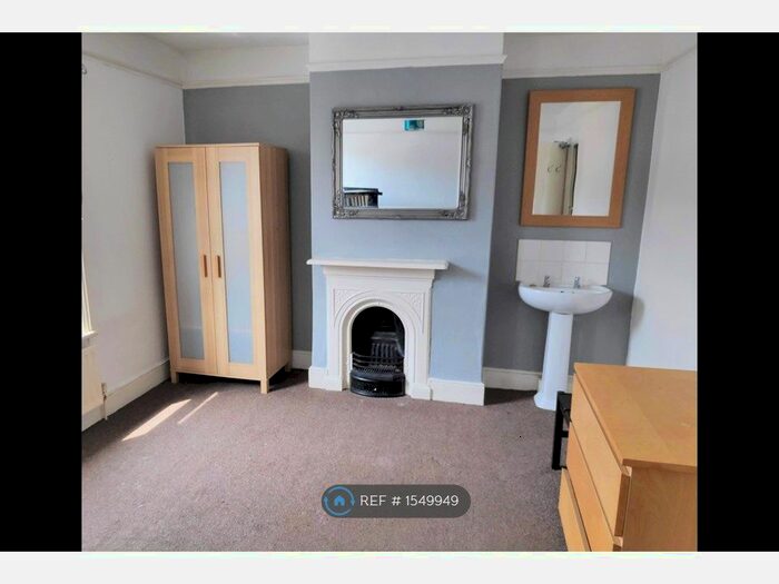 4 Bedroom Terraced House To Rent In Newhall Street, Swindon, SN1