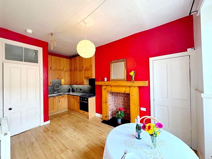 1 Bedroom Flat For Sale In Chancellor Street, Partick, G11