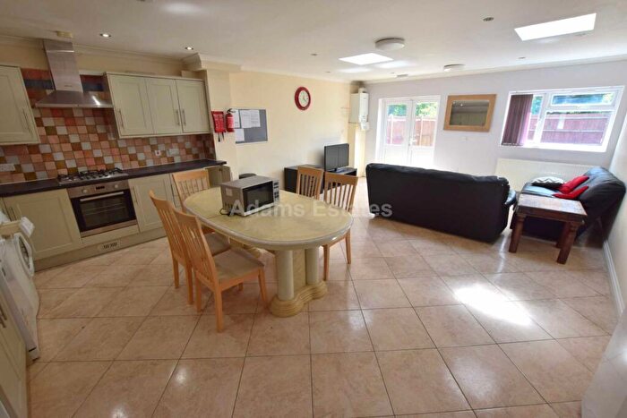 5 Bedroom Semi-Detached House To Rent In Wokingham Road, Earley, RG6