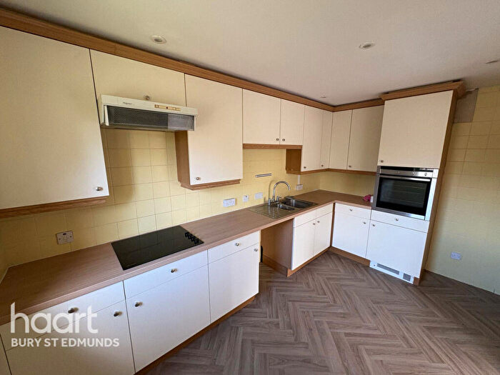 2 Bedroom Flat To Rent In East Barton Road, Bury St Edmunds, IP31
