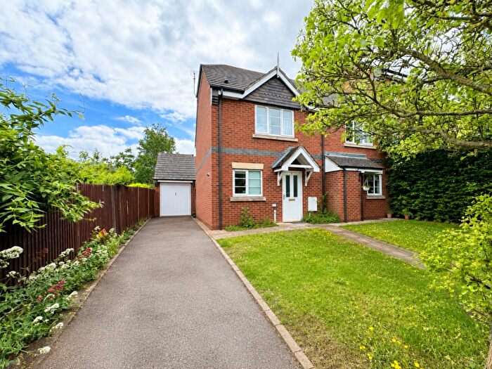 3 Bedroom Terraced House To Rent In Clover Field, Grange Park, Northampton, NN4