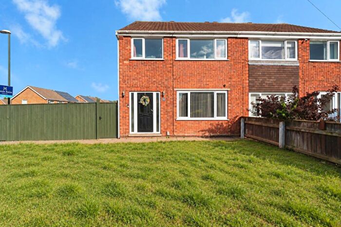 3 Bedroom Semi-Detached House For Sale In Laburnum Drive, Grimsby, Lincolnshire, DN34