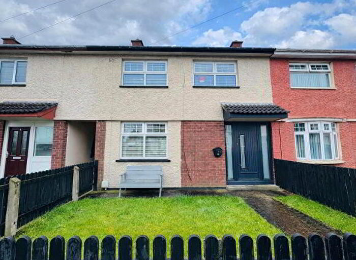 3 Bedroom Mid Terraced House For Sale In Dereen Drive, Derry, BT47