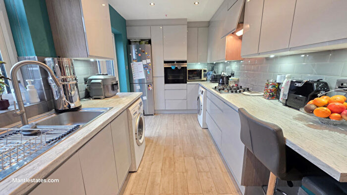 4 Bedroom Semi Detached House For Sale In Longmore Avenue, East Barnet, EN4