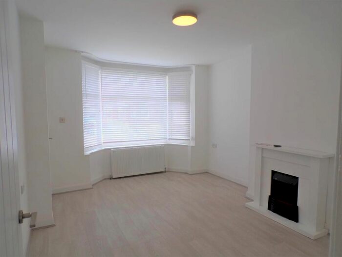 2 Bedroom Property To Rent In Kirkham Drive, Hull, HU5