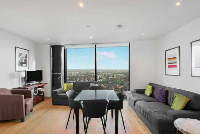 2 Bedroom Flat To Rent In Walworth Road, Elephant And Castle, London, SE1