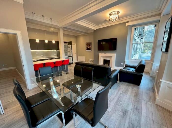 3 Bedroom Flat To Rent In Castle Terrace, Edinburgh, EH1