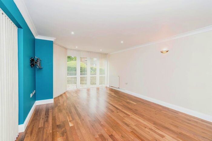 2 Bedroom Apartment For Sale In Winchester Road, Southampton, SO16