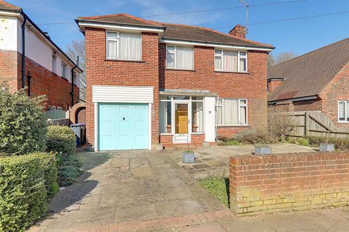 3 Bedroom Detached House For Sale In Sompting Avenue, Worthing, BN14