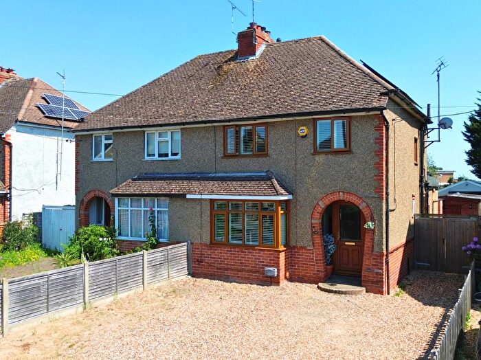 3 Bedroom Semi Detached House For Sale In Hillside Road, Earley, Reading, RG6