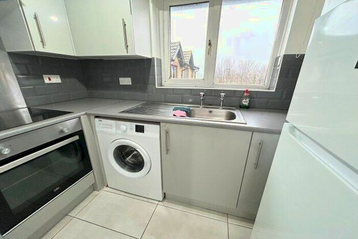 1 Bedroom Flat To Rent In Vignoles Road, Romford, RM7