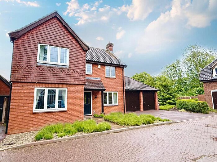 4 Bedroom Detached House For Sale In Beaumont Gardens, Hutton, Brentwood, CM13