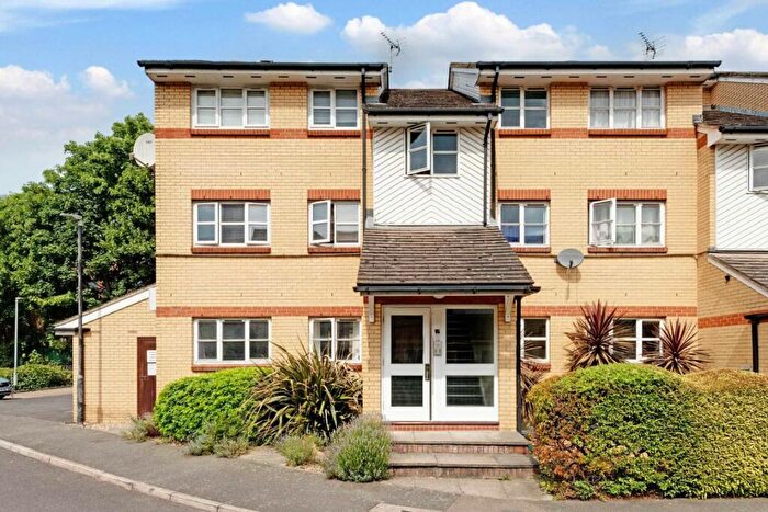 2 Bedroom Flat To Rent In Heddington Grove, Islington, N7